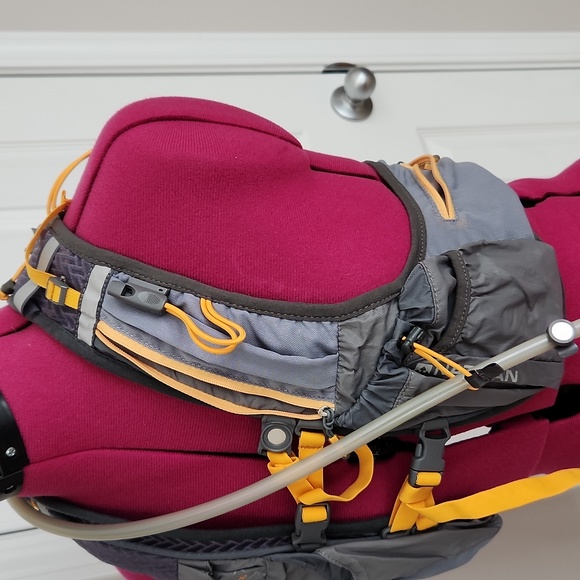 Nathan Runner's/Hiker's vest with water bladder - Picture 6 of 6